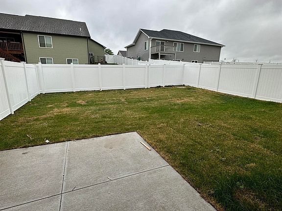 5th image of 5012 W Hillsboro Dr
