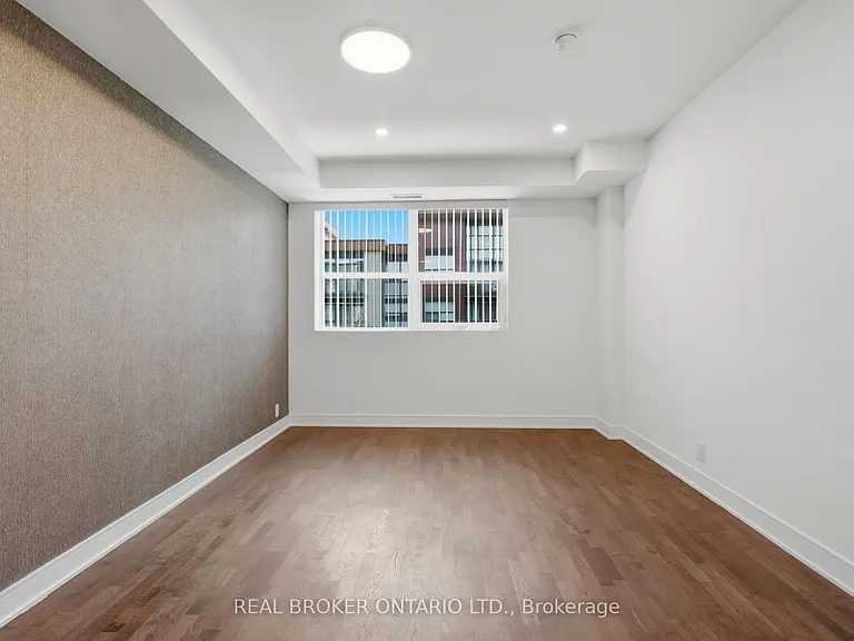 1575 Lakeshore Rd W #366 — Photo 20