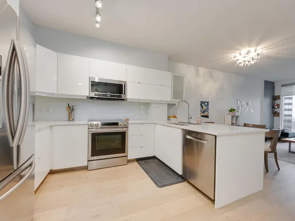 10152 104th St NW #2004, Edmonton, AB T5J 0B6
