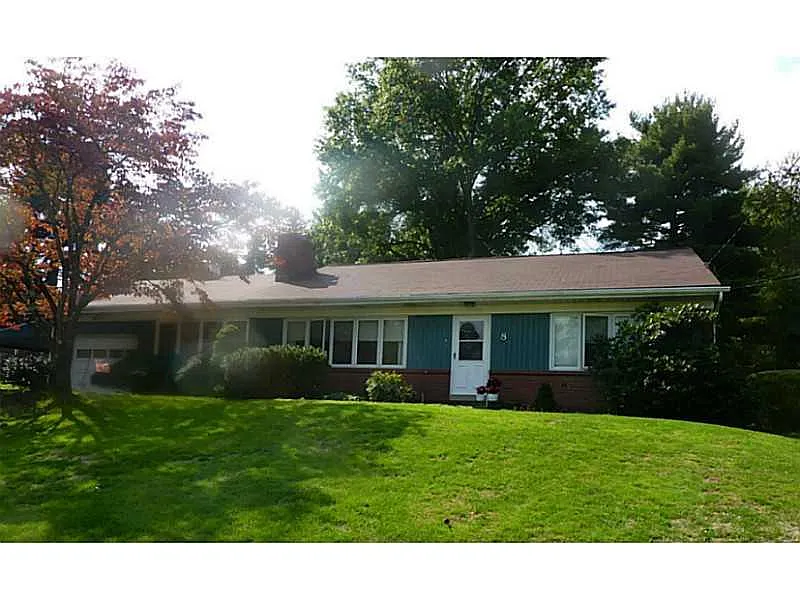 8 Greenwood Dr photo 1
