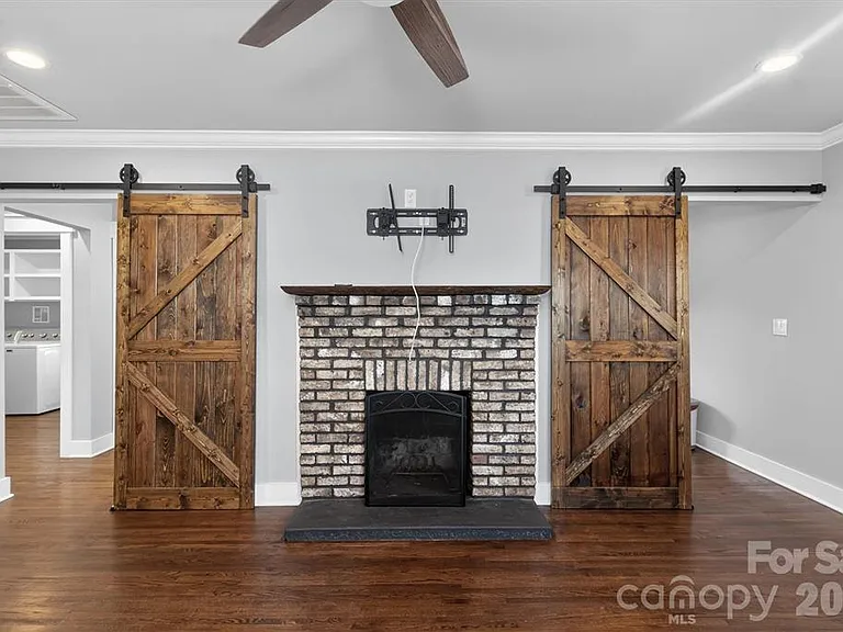 307 E Peterson Dr — Photo 28
