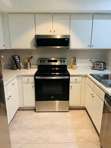 2 bed, 1.5 bath, 1081 sqft, $2,400 — Photo 3