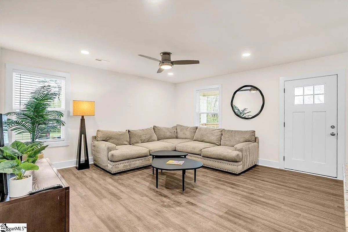 3 bed, $2,300 — Photo 3