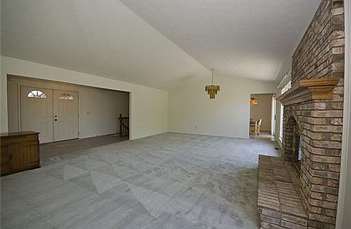 4th image of 636 Burr Oak Dr
