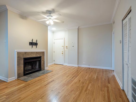 5th image of 869 W Cornelia Ave #3