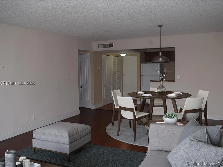 9143 SW 77th Ave #B304 — Photo 2