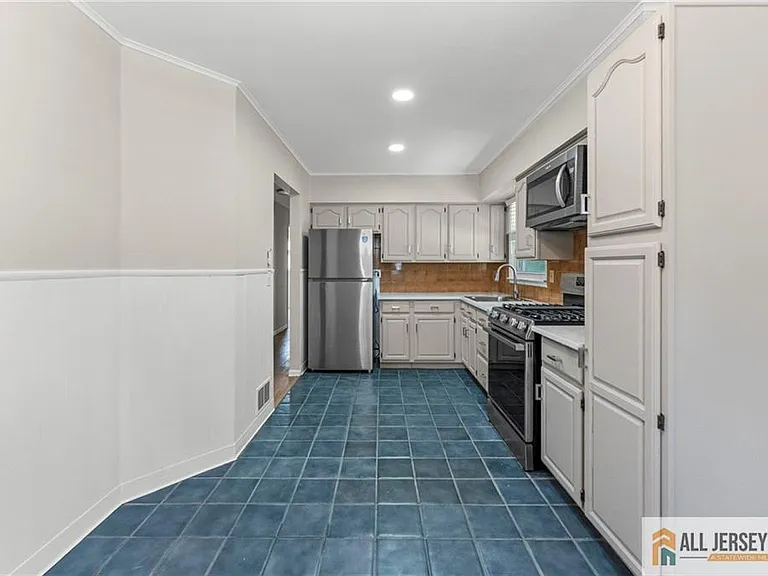 103 1st Ave #2 — Photo 9