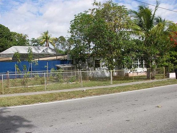 5th image of 595 NW 139th Ter