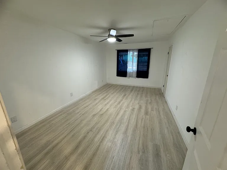 1677 Glenwood Way — Photo 14