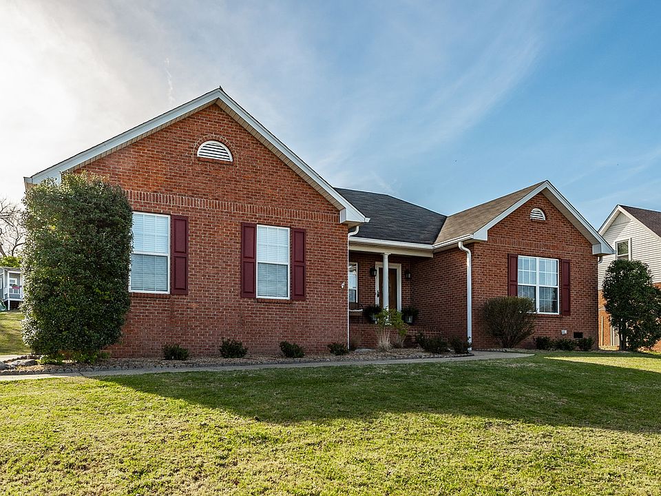 1st image of 414 Woodlands Dr