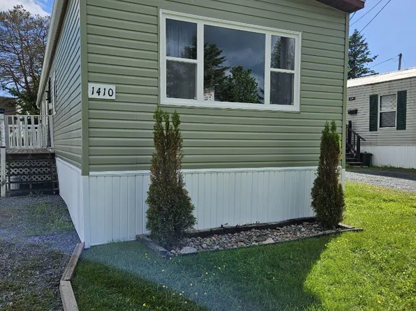 1410 Duck Pond Dr, Lower Sackville, NS B4E 1Y3