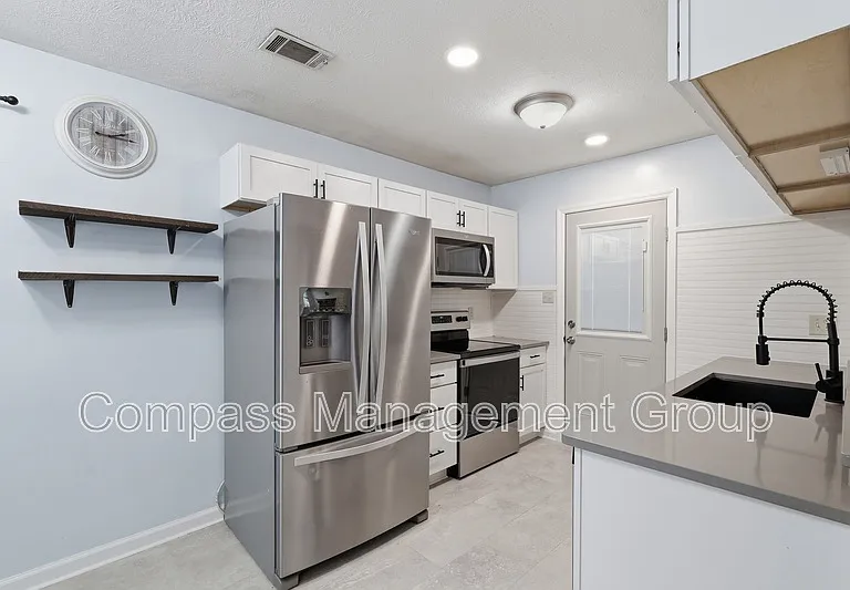 7668 Chatham Cir — Photo 15