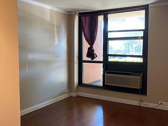 3rd image of 2941 S Michigan Ave APT 106