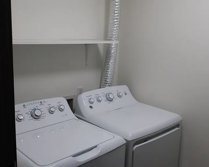6040 Cali - Spacious 1 & 2 Units | Washer/Dryer | Private Balcony | Lots on Natural Light — Photo 35
