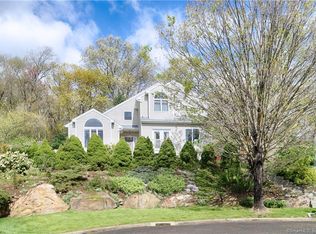 37 Broad River Ln, Southport, CT 06890