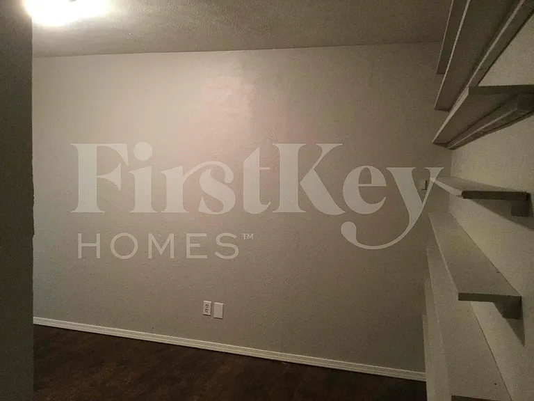 717 Redbud Dr — Photo 13