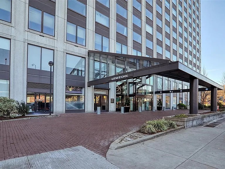 320 Fort Duquesne Blvd #8M — Photo 1
