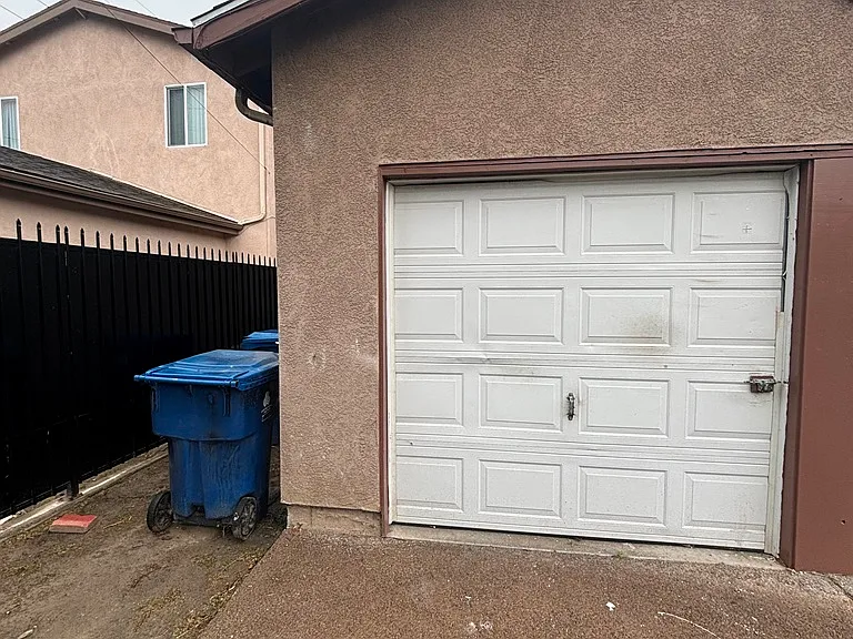 755 E 76th Pl — Photo 14