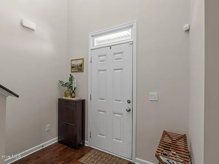 136 Sims Ct — Photo 6