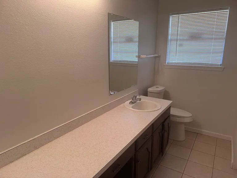 425 Meadow Lake Dr — Photo 7