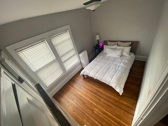 3rd image of 816 W Lake St #203