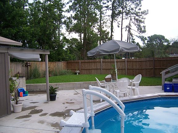 pool/deck area