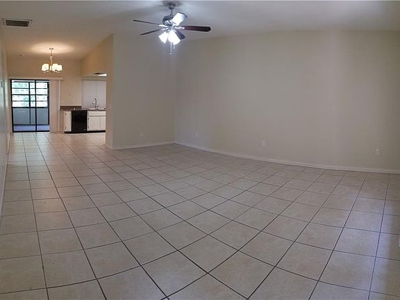 4th image of 807 SE 24th Ave