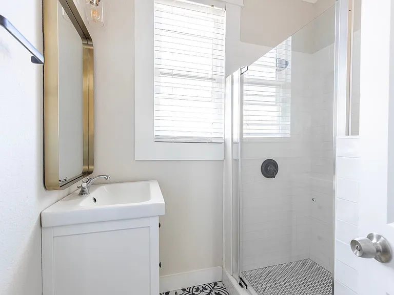 1016 E Anderson St — Photo 35