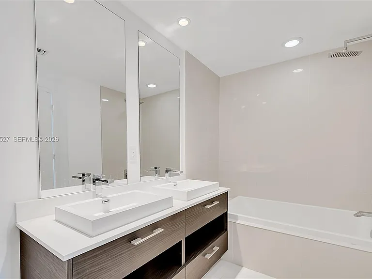 45 SW 9th St #2105 — Photo 11
