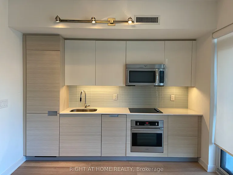 210 Simcoe St #802 — Photo 12