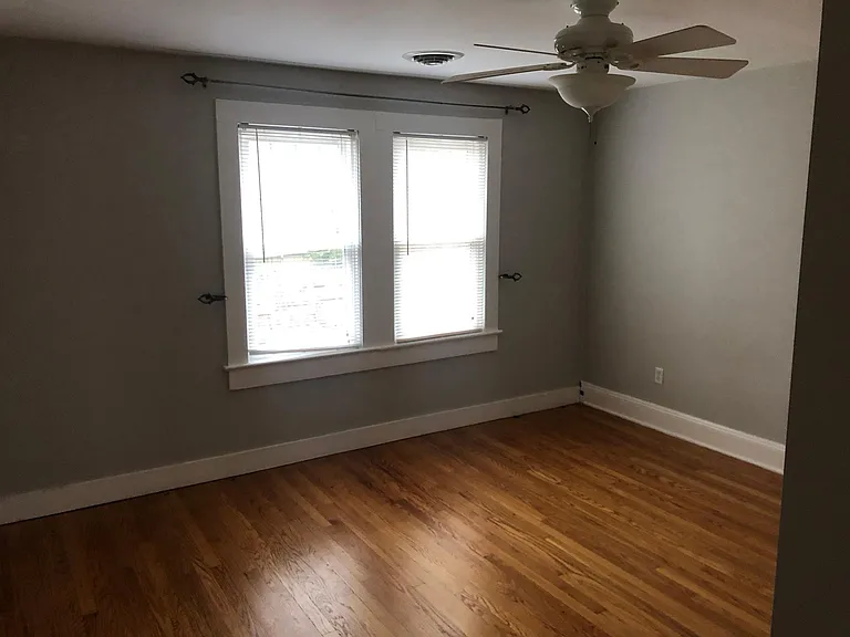 830 Oakview Dr — Photo 14