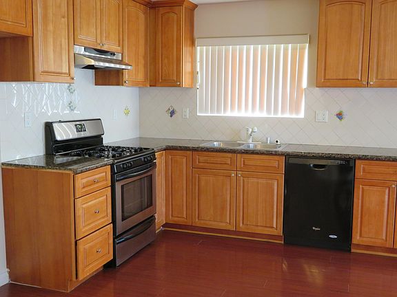 2nd image of 6710 Balboa Blvd APT 2