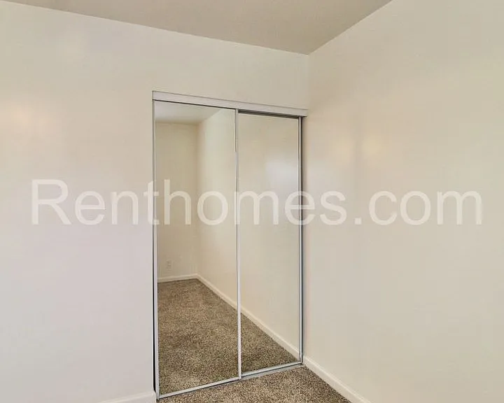 2345 Comstock St — Photo 16