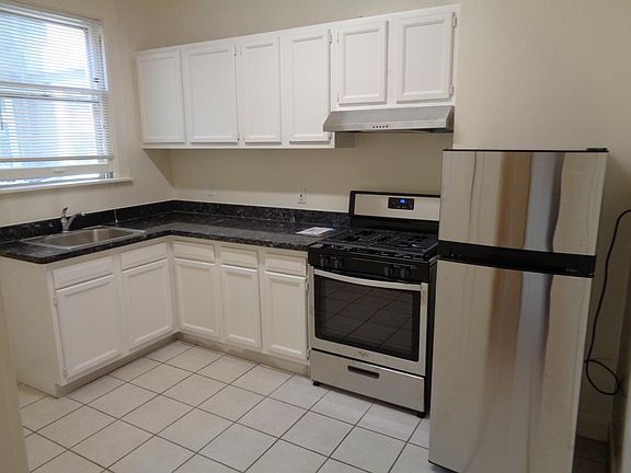 3rd image of 2020 Franklin St APT 12