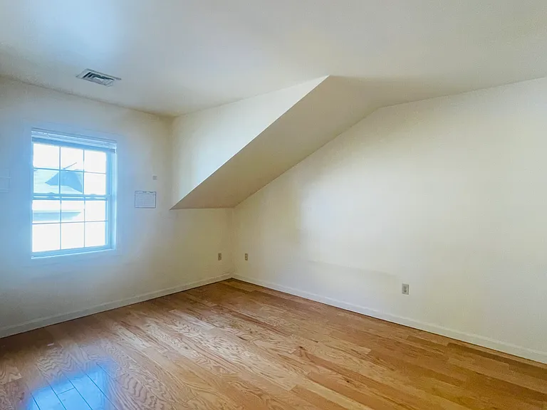 34 Raymond St #A — Photo 9