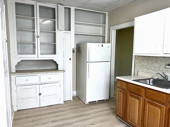 4th image of 25-33 47th St #2F
