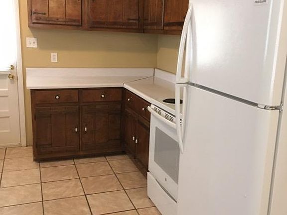 3rd image of 1017 Forsythe St