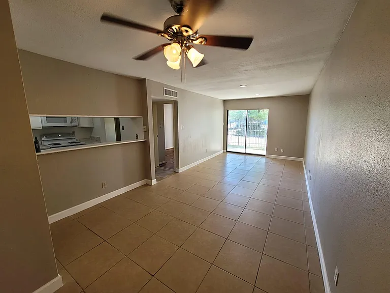 2814 S Bartell Dr #10 — Photo 1