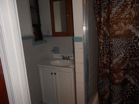 4th image of 1458 Bryant Ave
