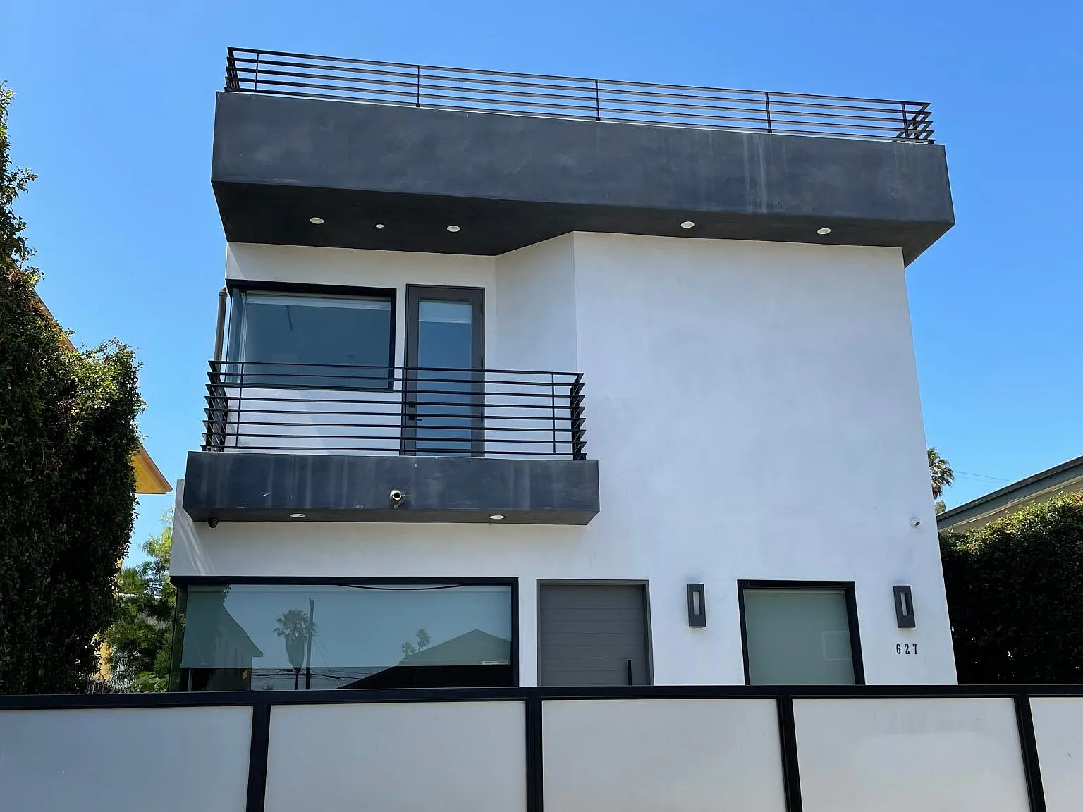 3 bed, 2.5 bath, 2000 sqft, $9,250 — Photo 2