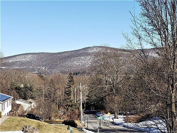 3rd image of 16 Arlington Dr