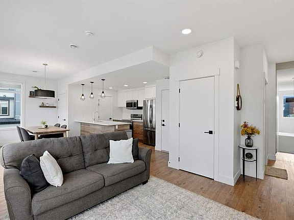 4th image of 10060 S 46th St NE #603