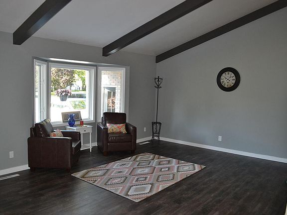 3rd image of 3082 Pinedale Dr SW