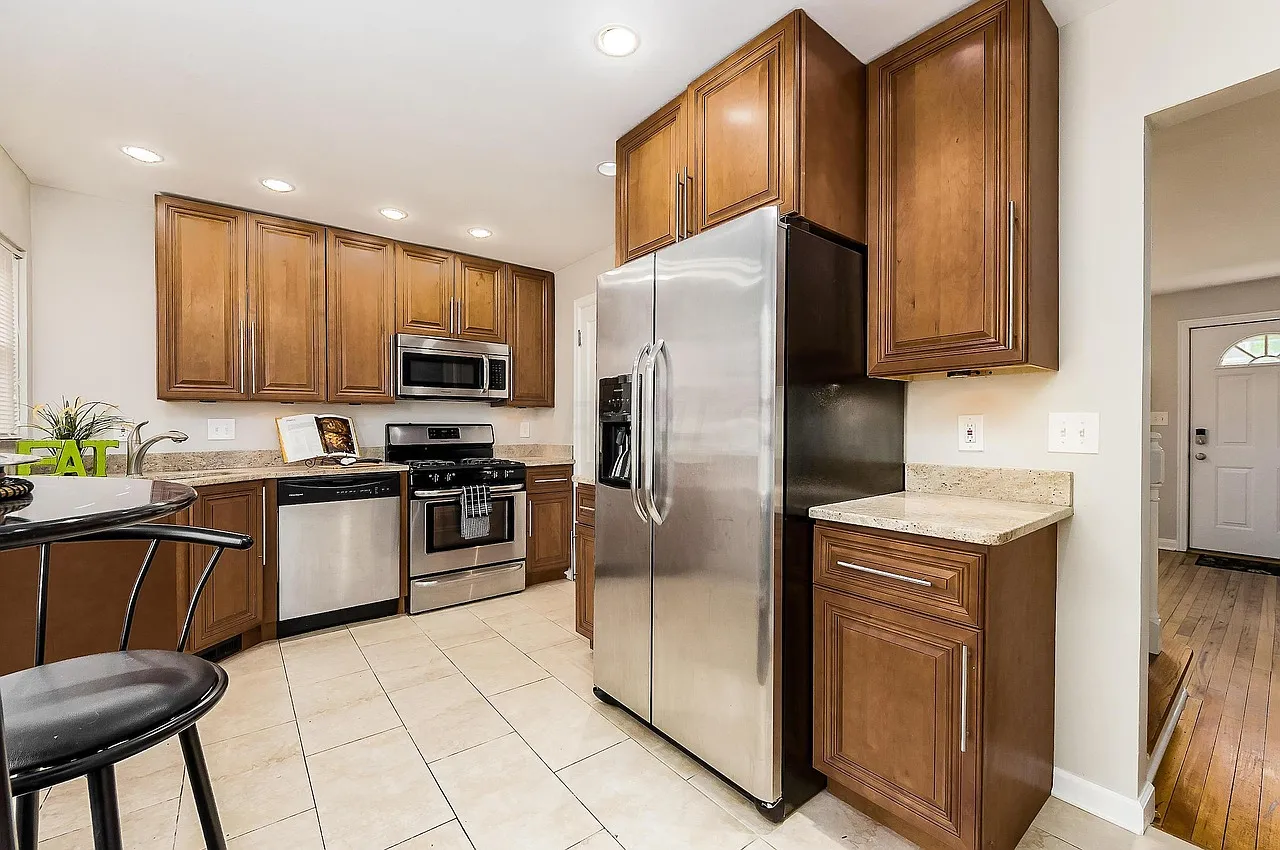 2 bed, 1264 sqft, $2,200 — Photo 3