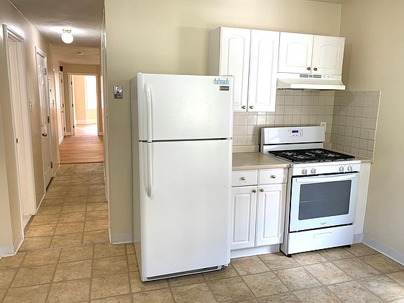 3rd image of 440 Saratoga St #2