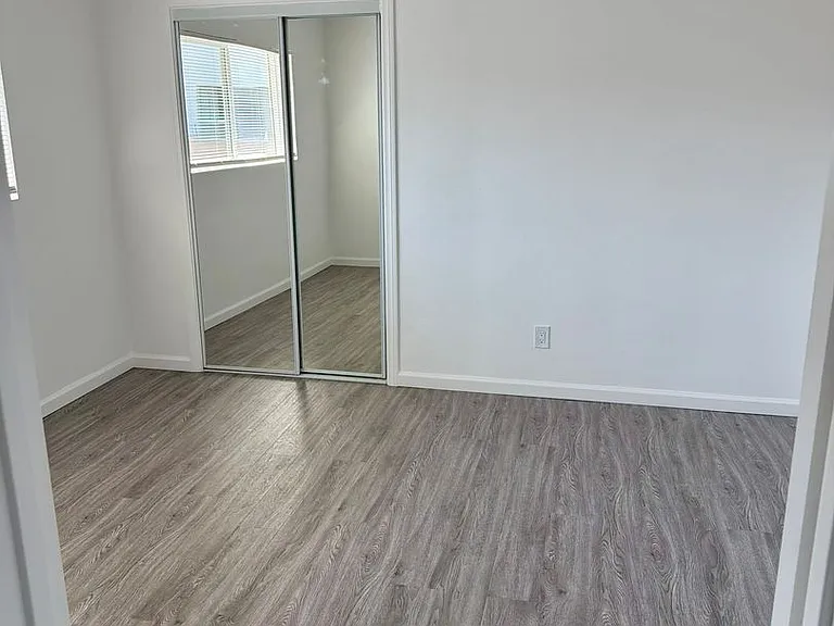 4959 Romaine St — Photo 19