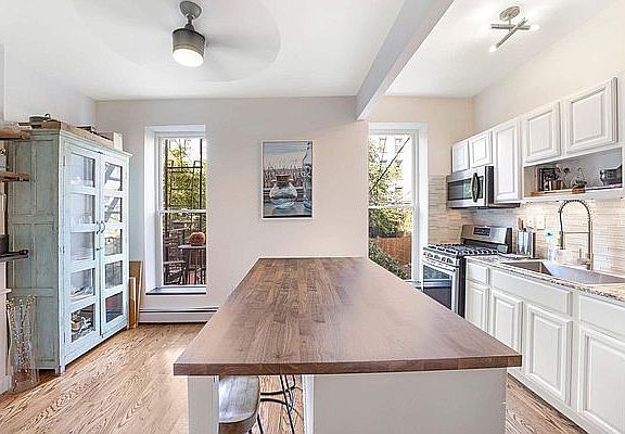 3rd image of 587 Putman Ave #1