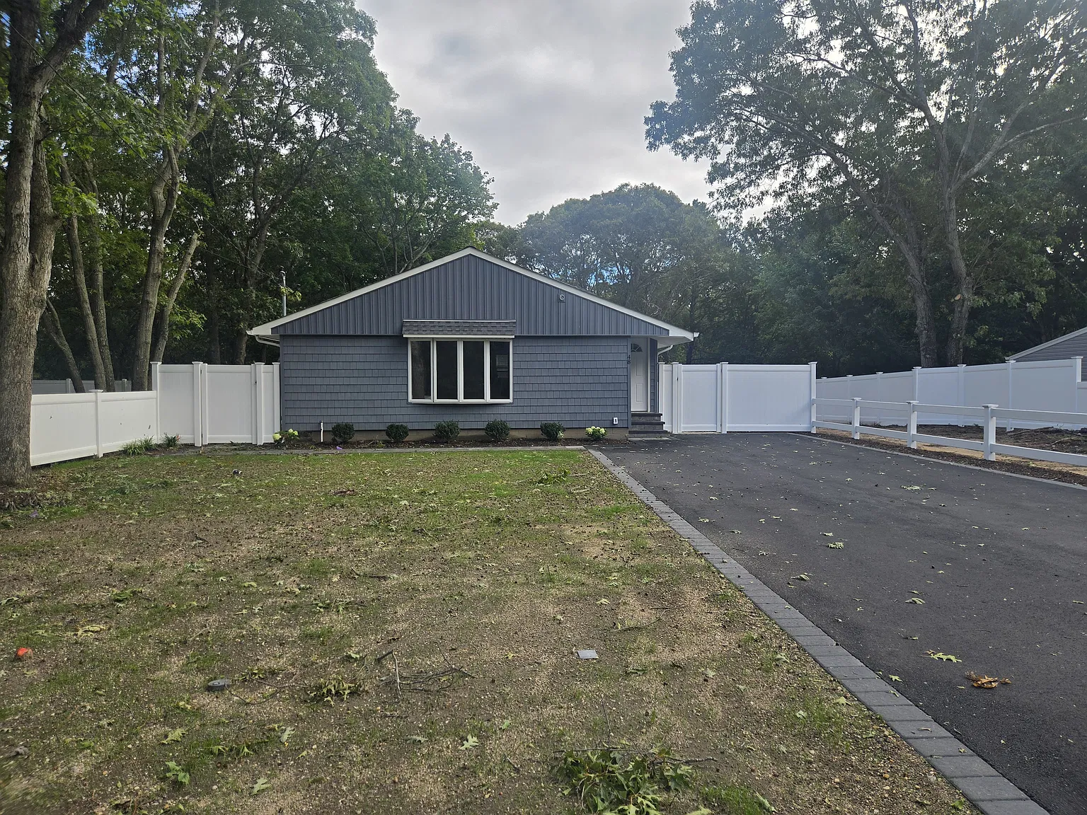 3 bed, 1061 sqft, $3,500 — Photo 2
