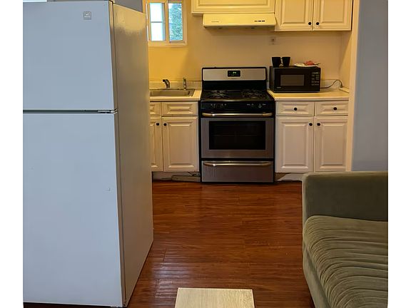 4th image of 630 N Eileen Ave