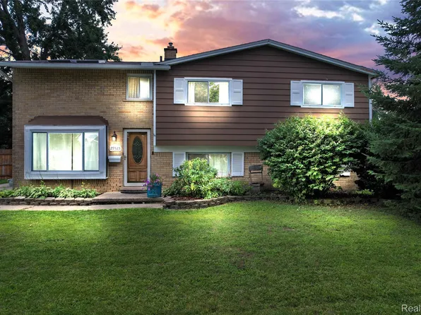 29525 Curtis Rd, Livonia, MI 48152